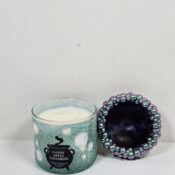 Bath & Body Works Candy Apple Cauldron 3 Wick Candle Nwt - Picture 2 of 4